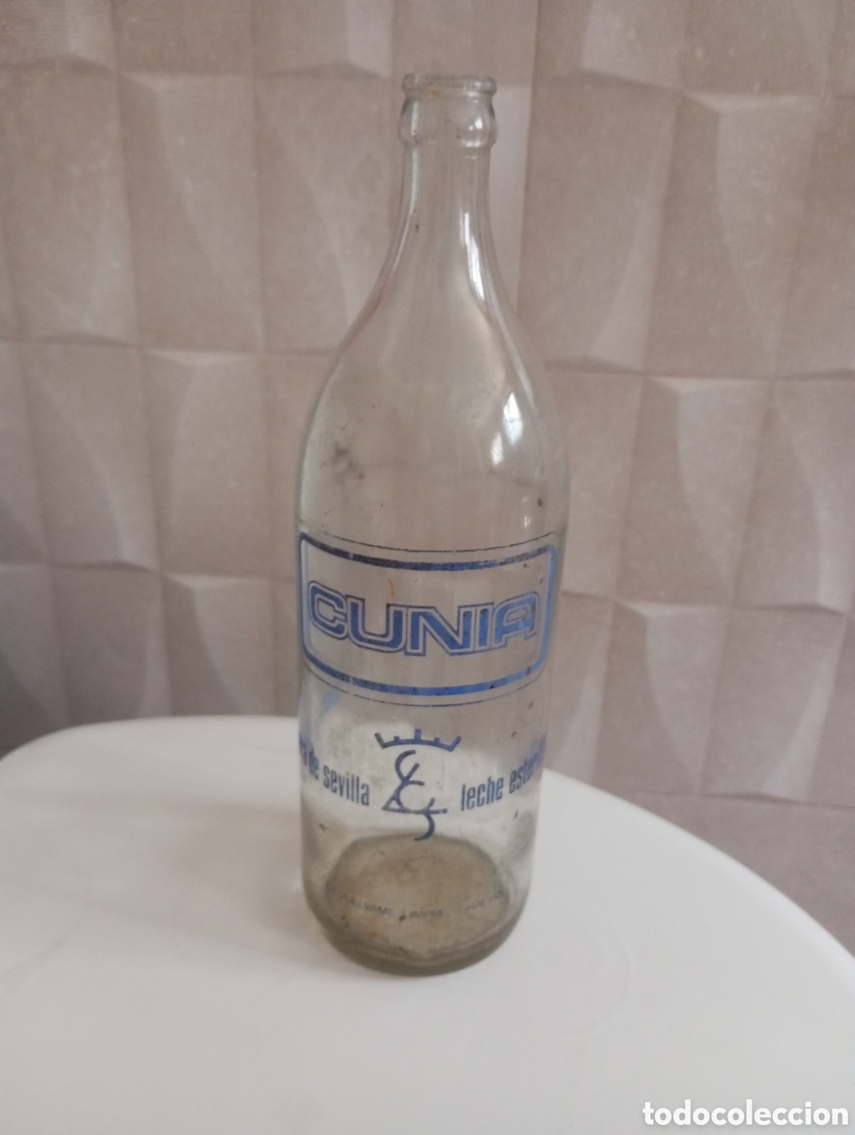 Botellas antiguas: Botella de leche Cunia Sevilla