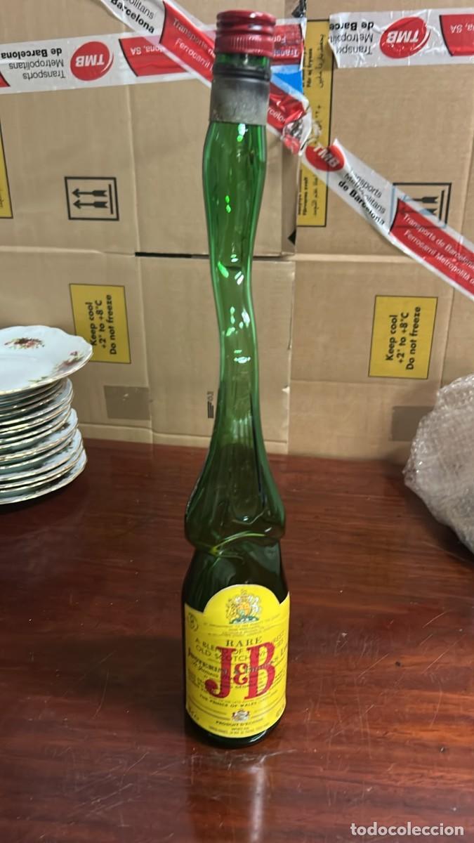 Botellas antiguas: BOTELLA DE JB DISTORSIONADA PARA DECORACION DE 45 CMS. DE ALTURA
