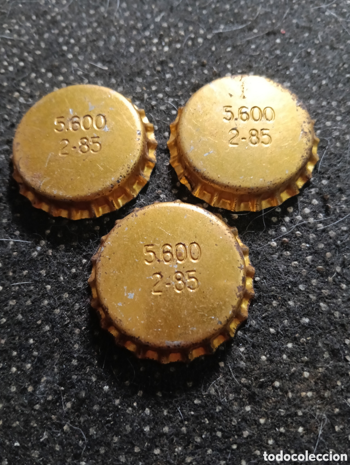 Botellas antiguas: 3 Tapones, corona tama&ntilde;o grande con corcho, nuevas sin usar.