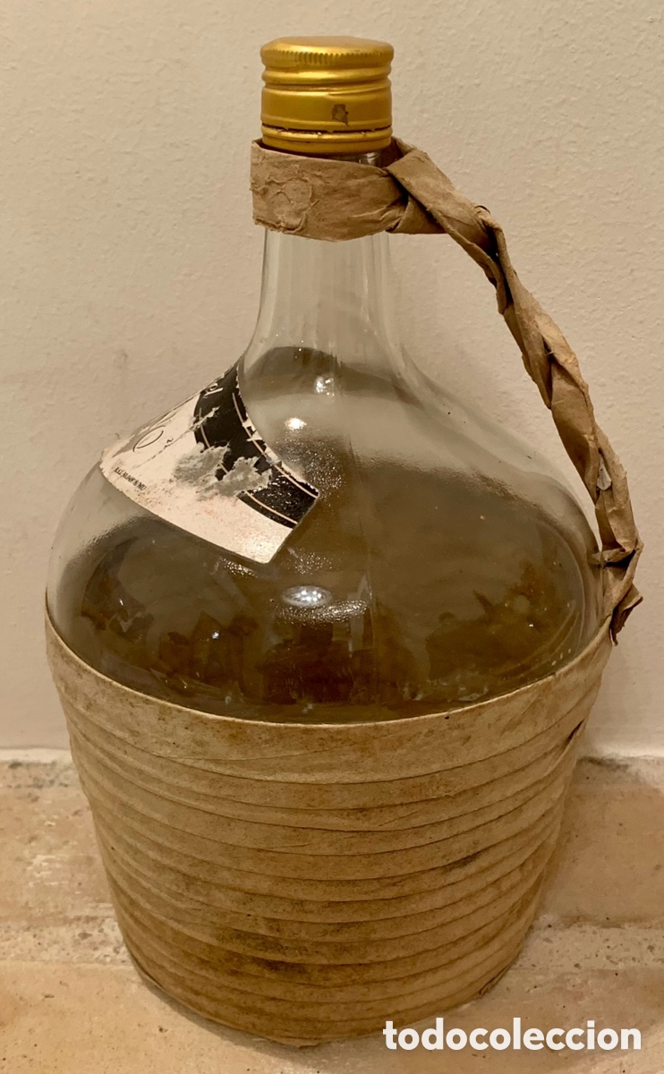 Botellas antiguas: Garrafa. Moscatel BORANO. Cristal y fibra vegetal. 2 litros.