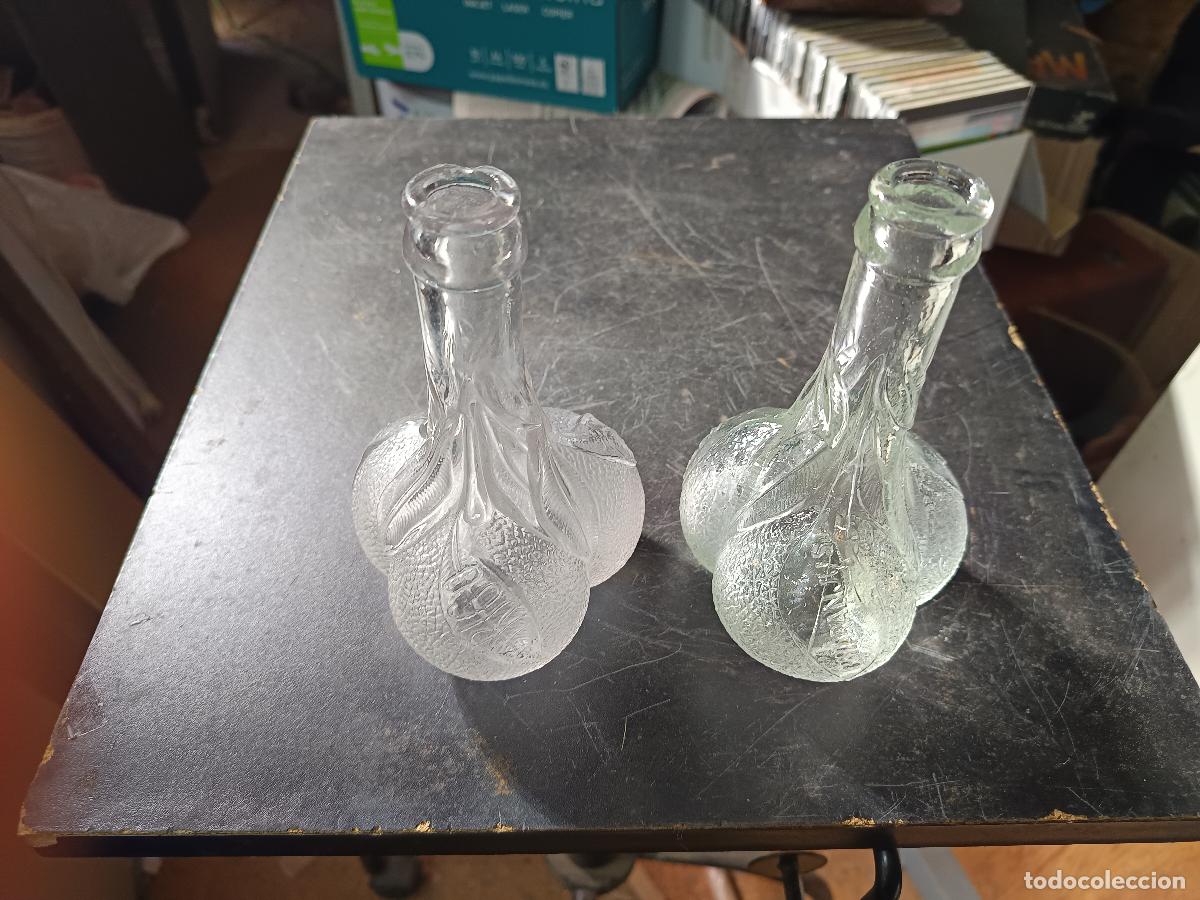 Botellas antiguas: DOS BOTELLAS DIFERENTES DE TRINARANJUS, D. TRIGO VALENCIA, CAMBIA LA BASE Y LAS LETRAS DE LAS HOJAS