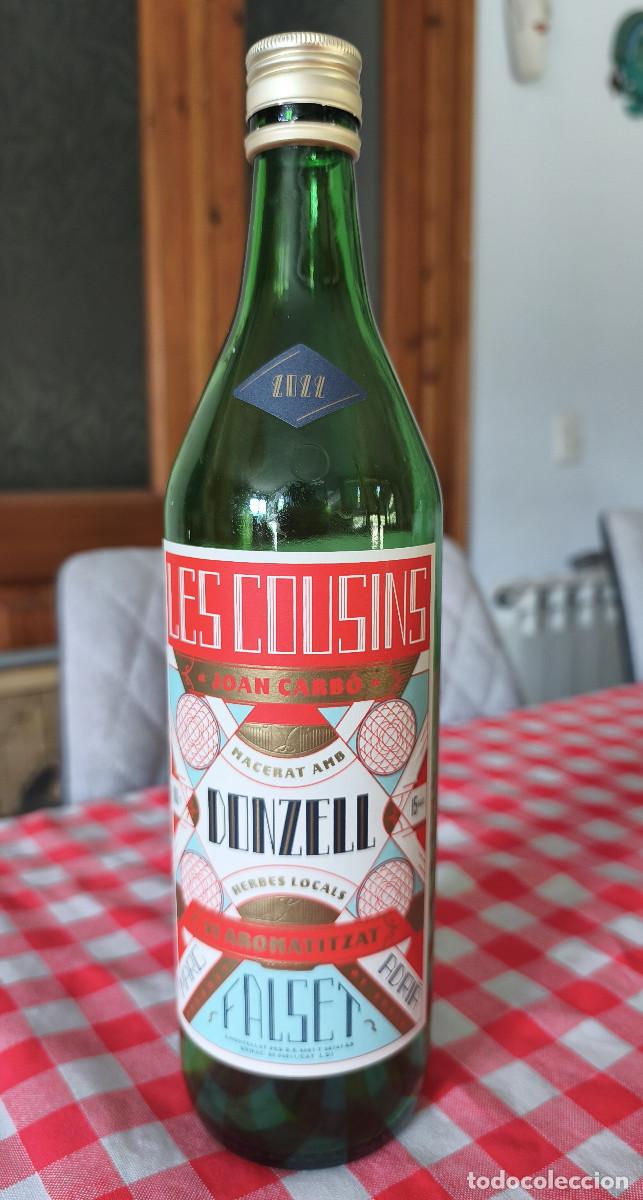 Botellas antiguas: BOTELLA VAC&Iacute;A - VI AROMATITZAT LES COUSINS - VERMUT DONZELL 2022 ( FALSET )