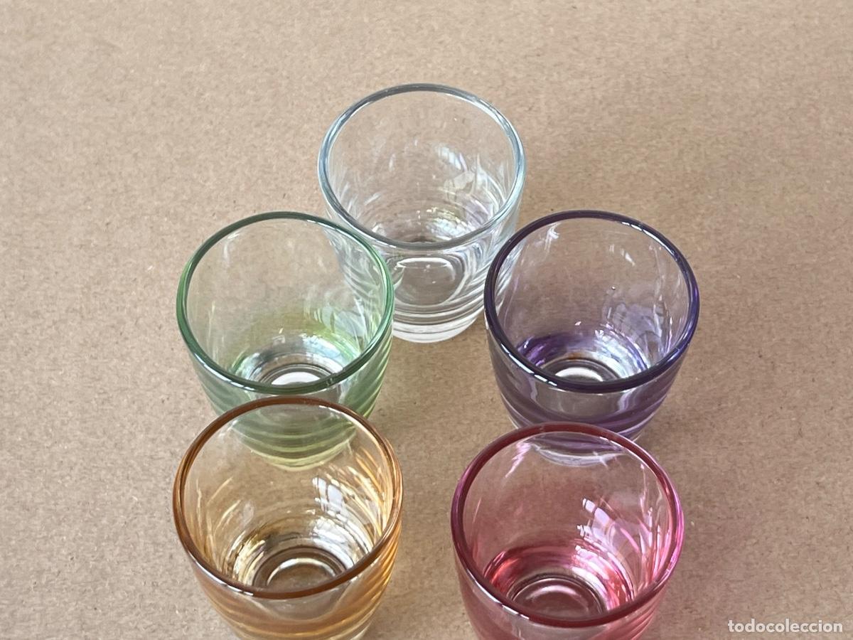 Botellas antiguas: Chupitos de cristal de colores 5 cm de alto