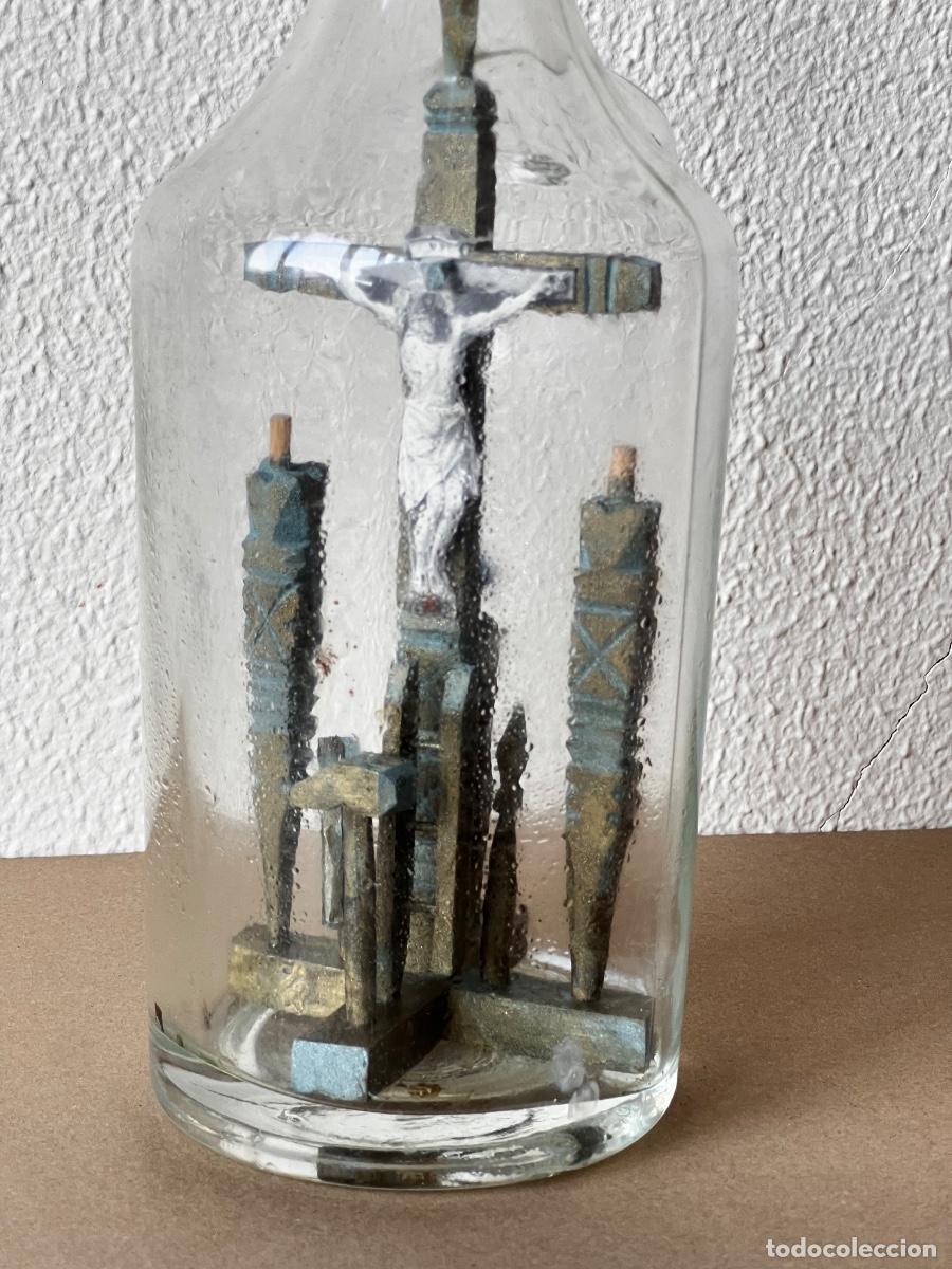 Botellas antiguas: Botella imposible con representaci&oacute;n religiosa - Foto 5