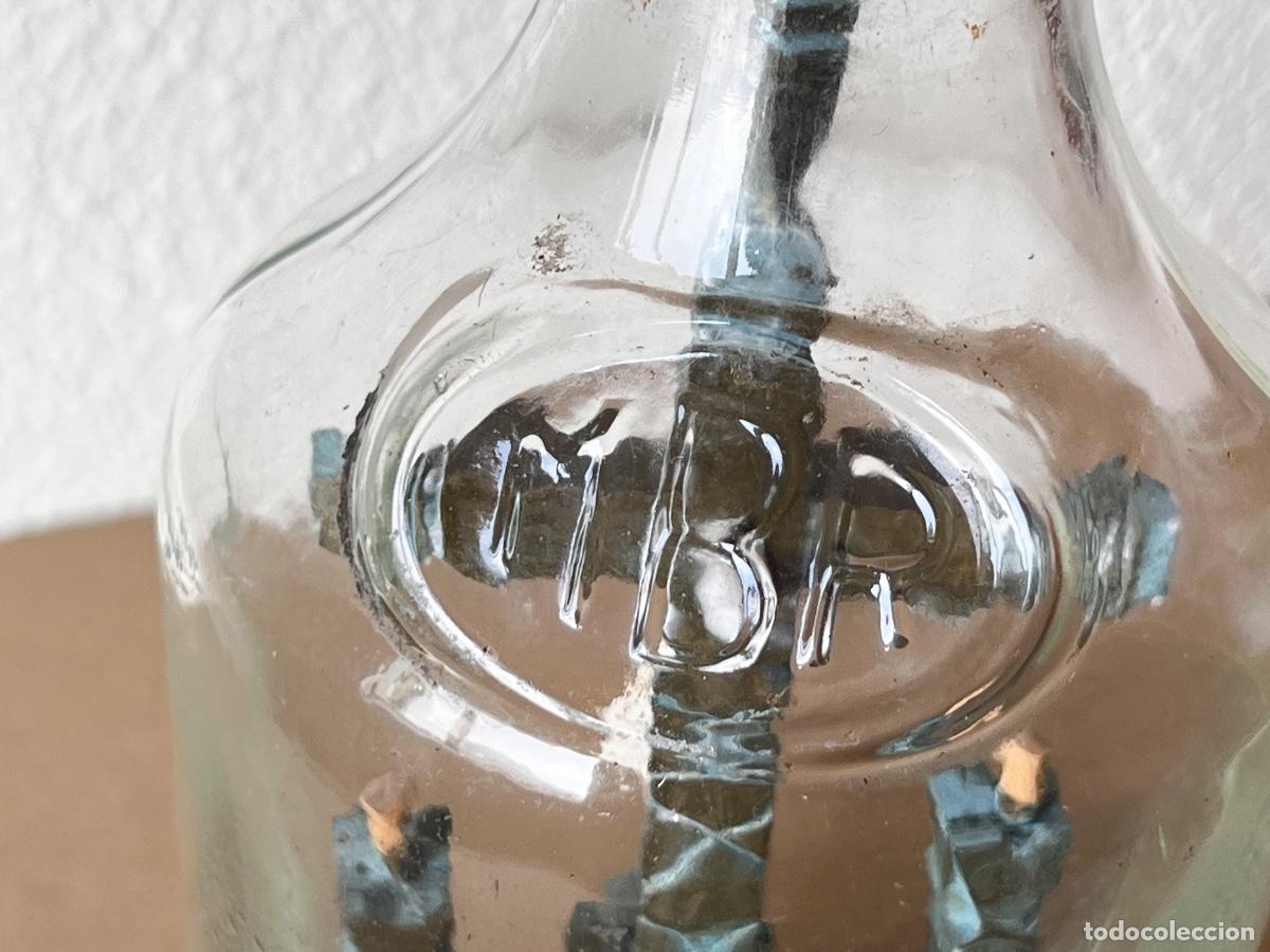 Botellas antiguas: Botella imposible con representaci&oacute;n religiosa - Foto 8