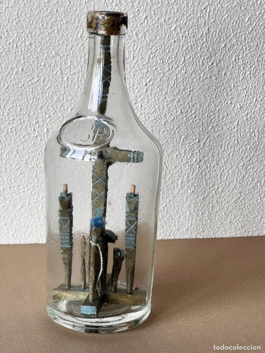 Botellas antiguas: Botella imposible con representaci&oacute;n religiosa - Foto 9