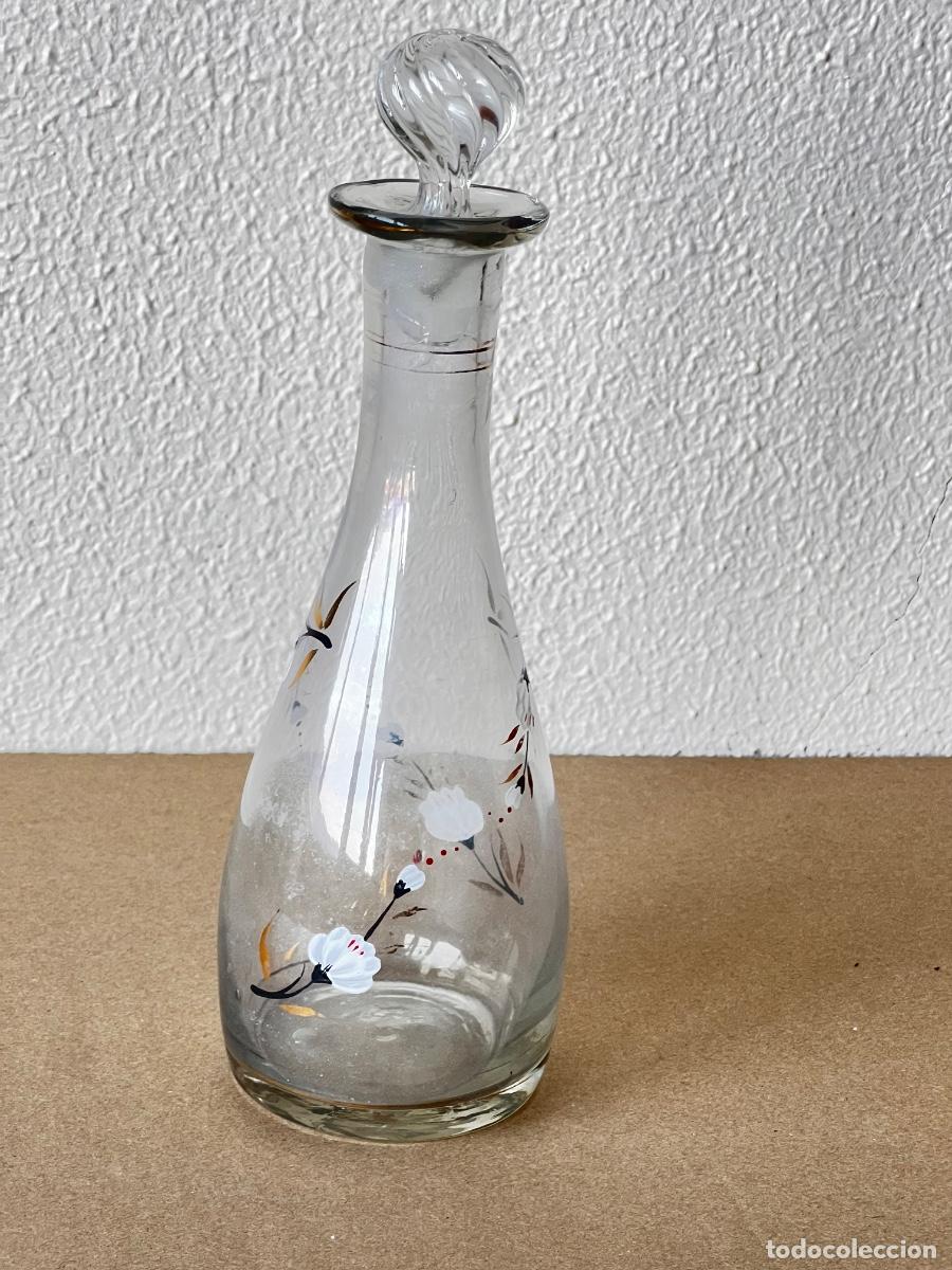 Botellas antiguas: Licorera de cristal 23 cm pintada - Foto 2