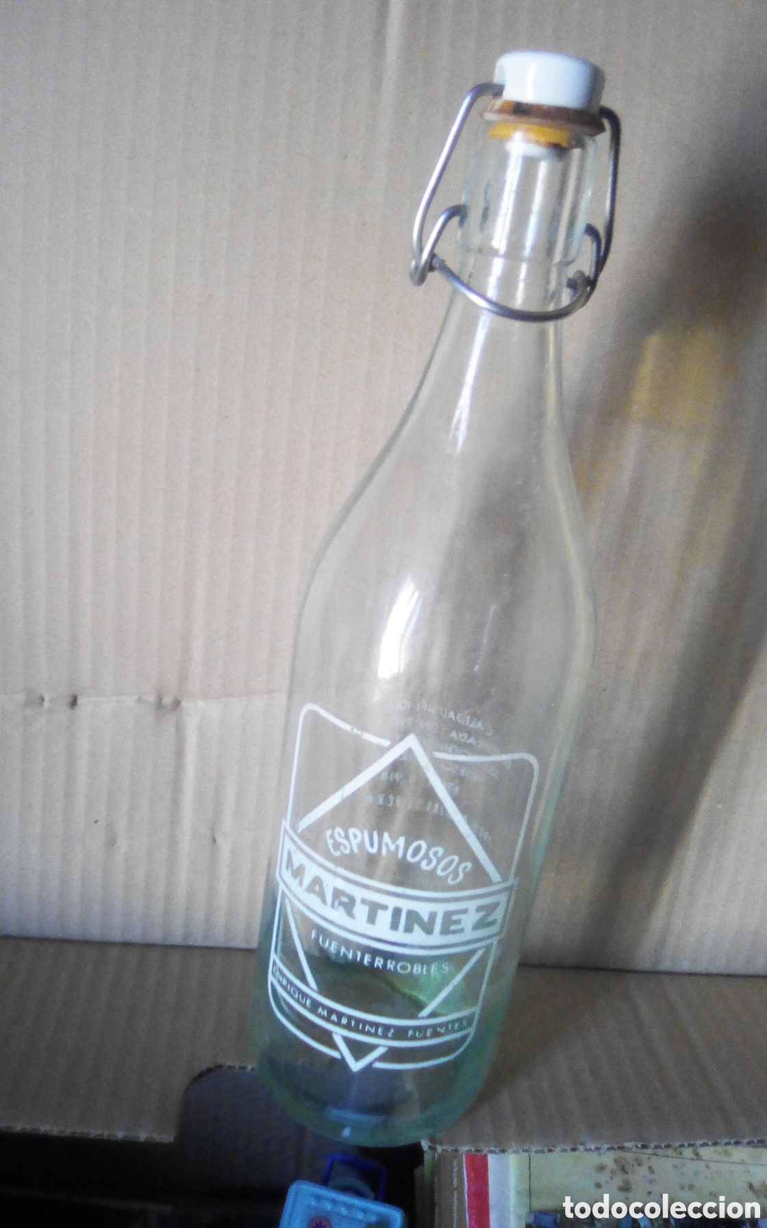 Botellas antiguas: Botella de 1 litro gaseosa. Espumosos Mart&iacute;nez, Fuenterrobles.