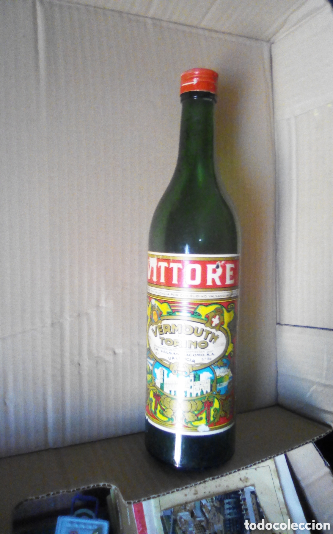 Botellas antiguas: Botella vermouth Vittore. Tipo Torino. Cherubino Valsangiacomo, S. A., Valencia.