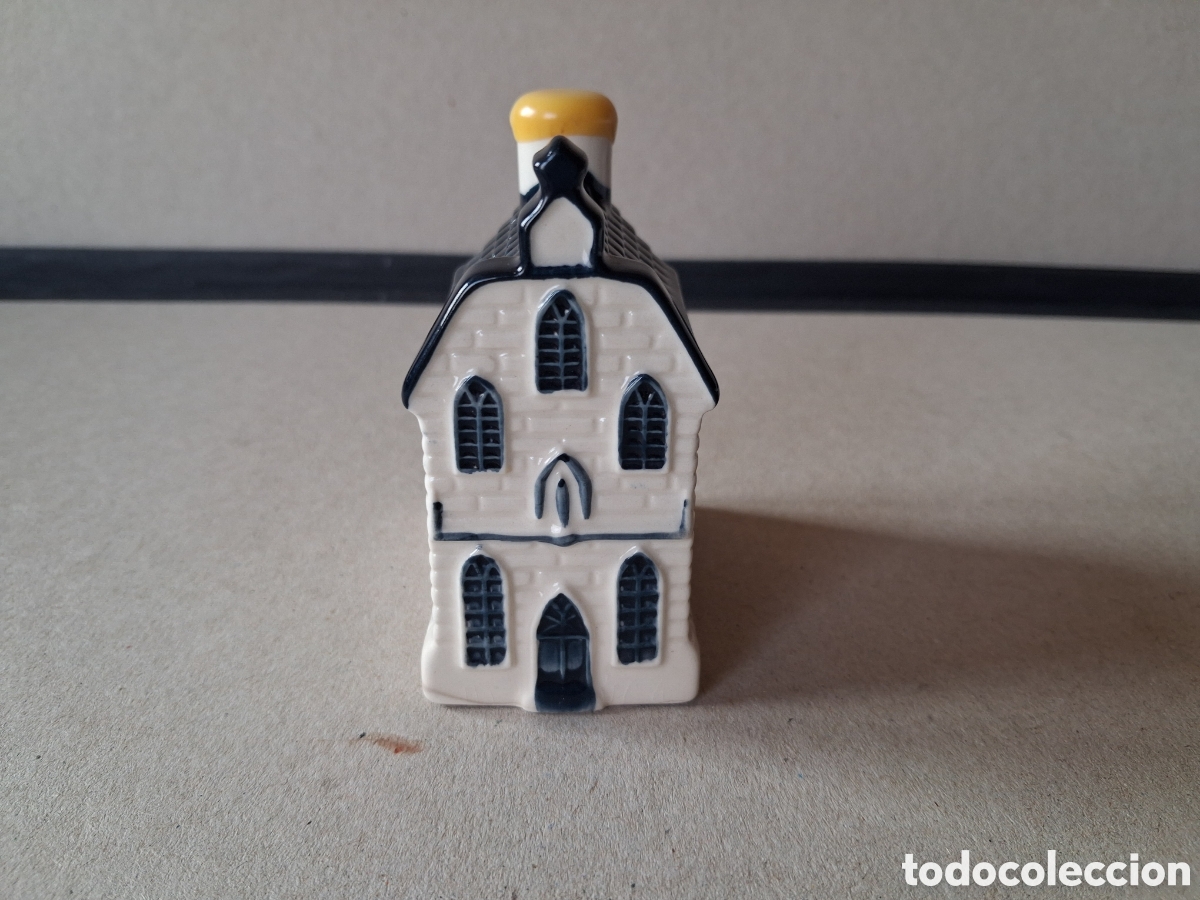 Botellas antiguas: Casita botella en cer&aacute;mica de Delft