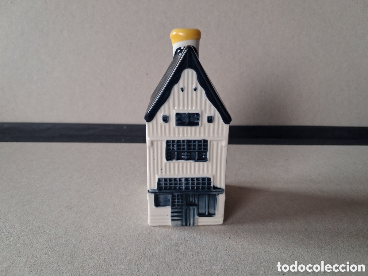 Botellas antiguas: Casita botella en cer&aacute;mica de Delft