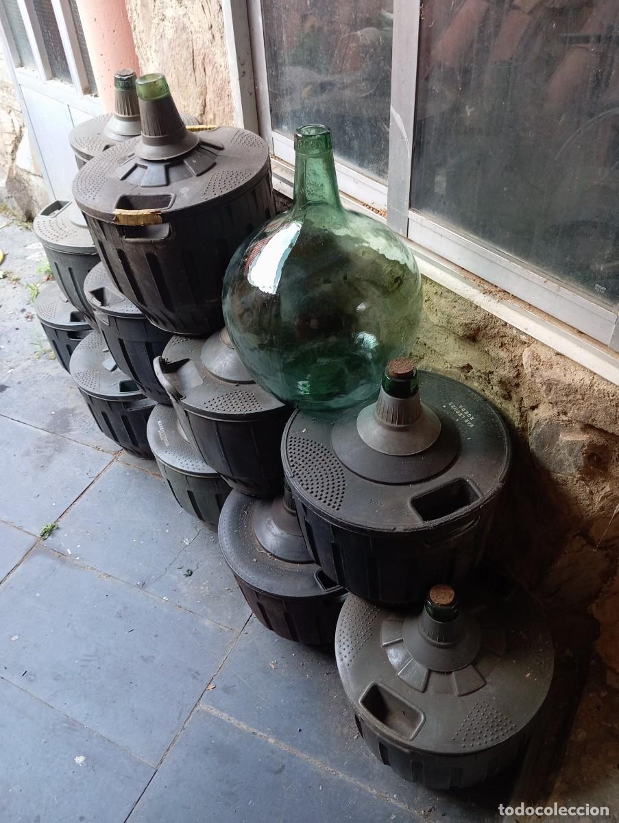 Botellas antiguas: Lote de Damajuanas Antiguas (11 de 16 L y 2 de 8 L) Viresa