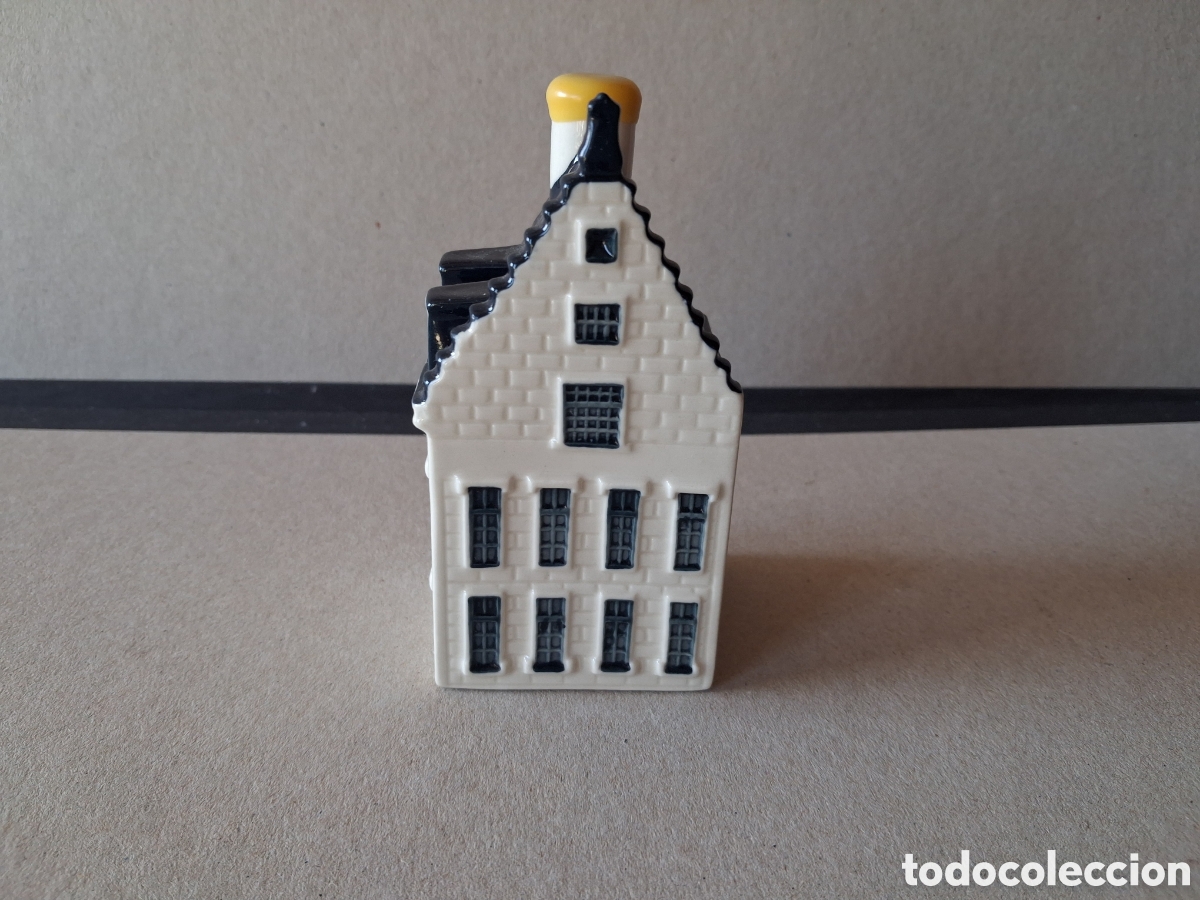 Botellas antiguas: Casita botella en cer&aacute;mica de Delft