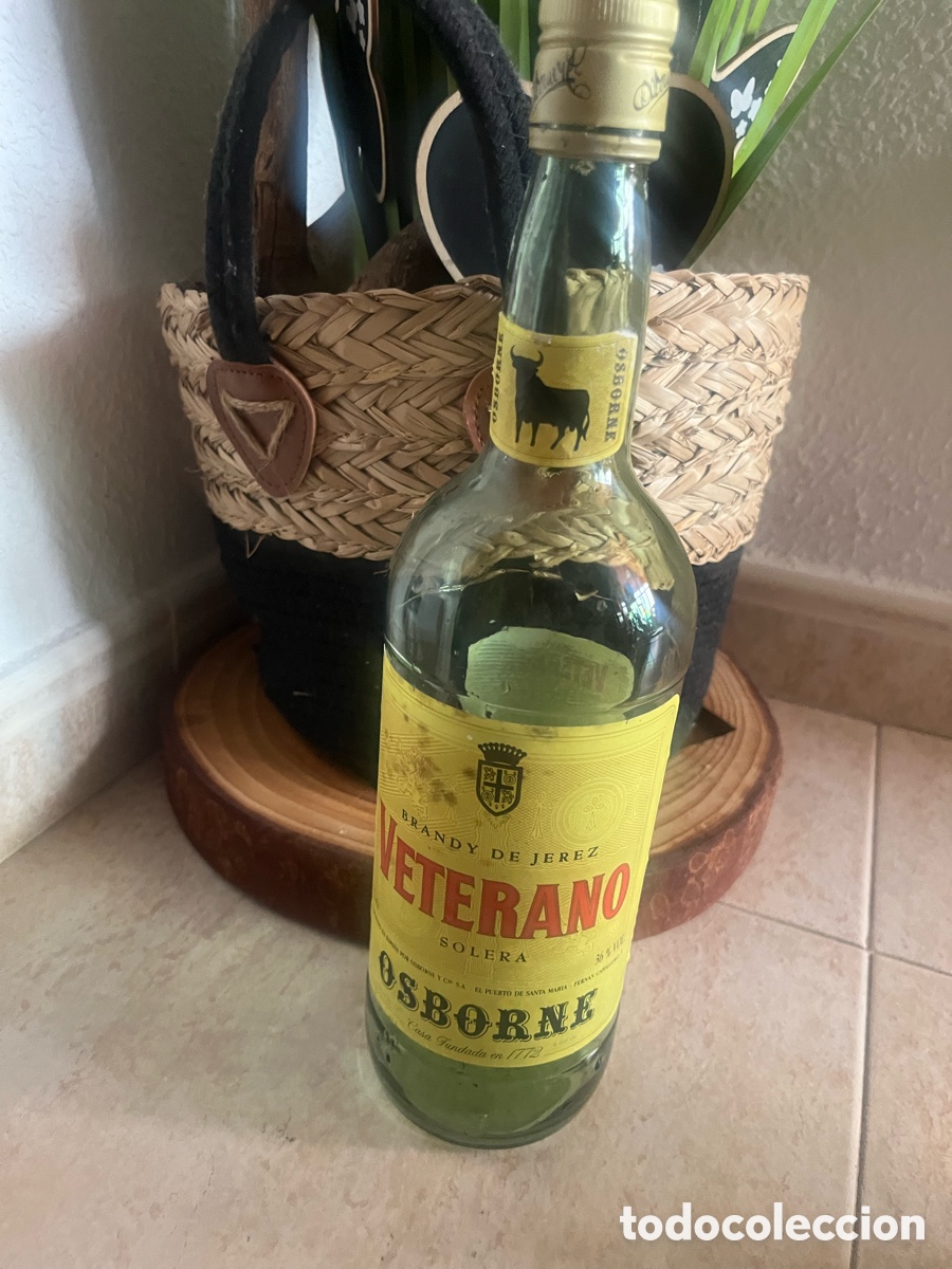 Botellas antiguas: Botella antigua Brandy Veterano Solera Osborne &ndash; etiqueta amarilla