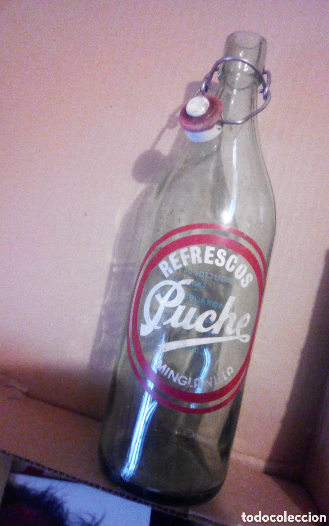 Botellas antiguas: Botella refrescos Puche, de Minglanilla. Mide 30 cm. Tengo 2 disponibles, se env&iacute;a solo una.