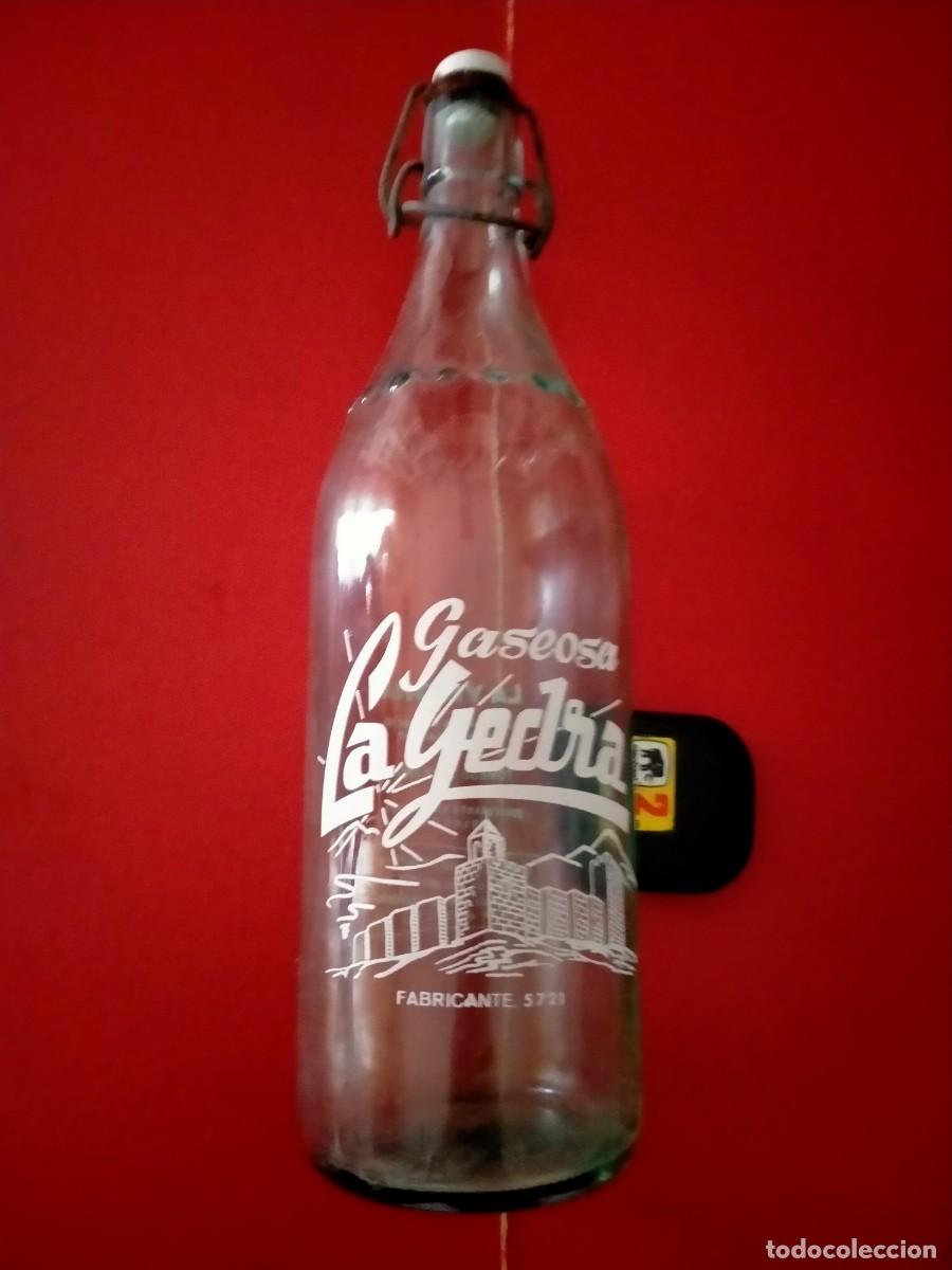 Botellas antiguas: botella antigua de antequera -la yedra
