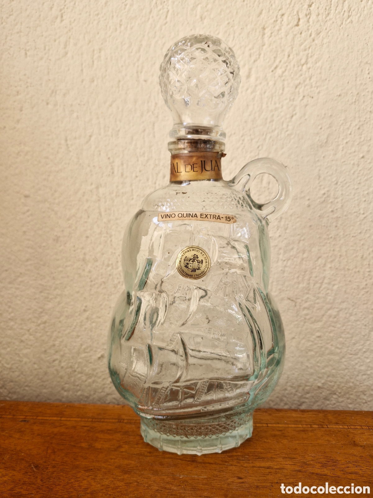 Botellas antiguas: BOTELLA DE CRISTAL CON BARCO EN RELIEVE VINI QUINA EXTRA SPECIAL DE JUAN