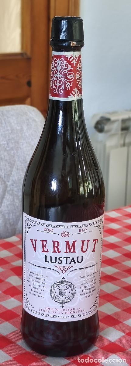 Botellas antiguas: BOTELLA VACIA VERMUT LUSTAU ( Jerez de la Frontera )