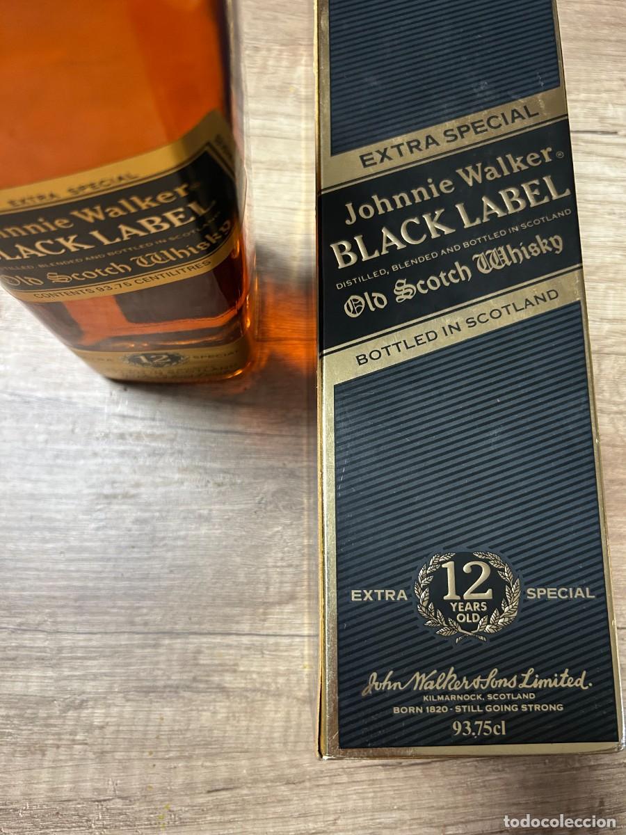 Botellas antiguas: Botella antigua de whisky Johnnie Walker Black Label Extra Special 12 Years Old.