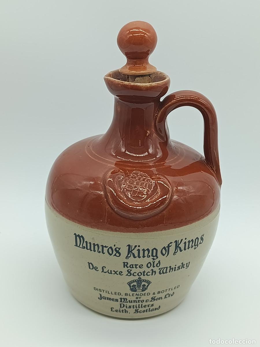 Bouteilles anciennes: BOTELLA CANECO VACIO MUNRO&acute;S KING OF KINGS DELUXE SCOTCH WHISKY. 700ML. MYJ.