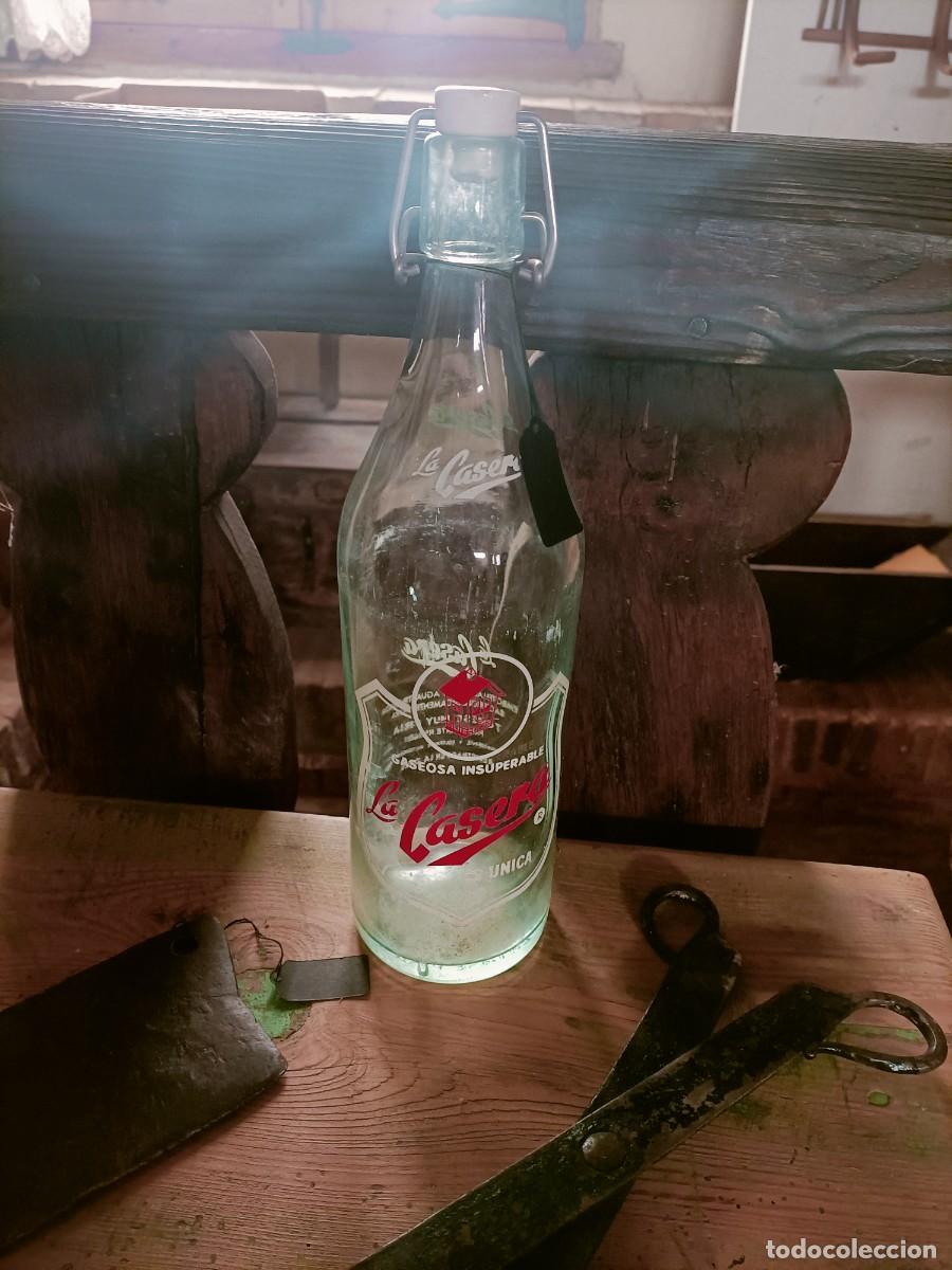 Botellas antiguas: Botella antigua La Casera (a&ntilde;os 50&ndash;60) &ndash; Vidrio y tap&oacute;n porcelana