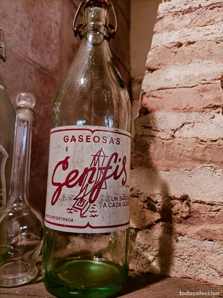 Botellas antiguas: Botella de Gaseosa GENFIS (Serie regional 1960&ndash;1975) &ndash; Tap&oacute;n cer&aacute;mico antiguo