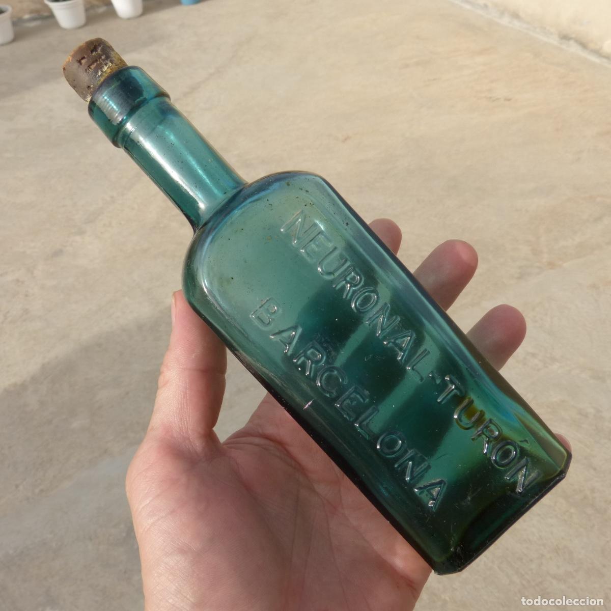 Botellas antiguas: Antigua botella de medicamento, farmacia, neuronal turon, barcelona. 292gr, 19,5cm.