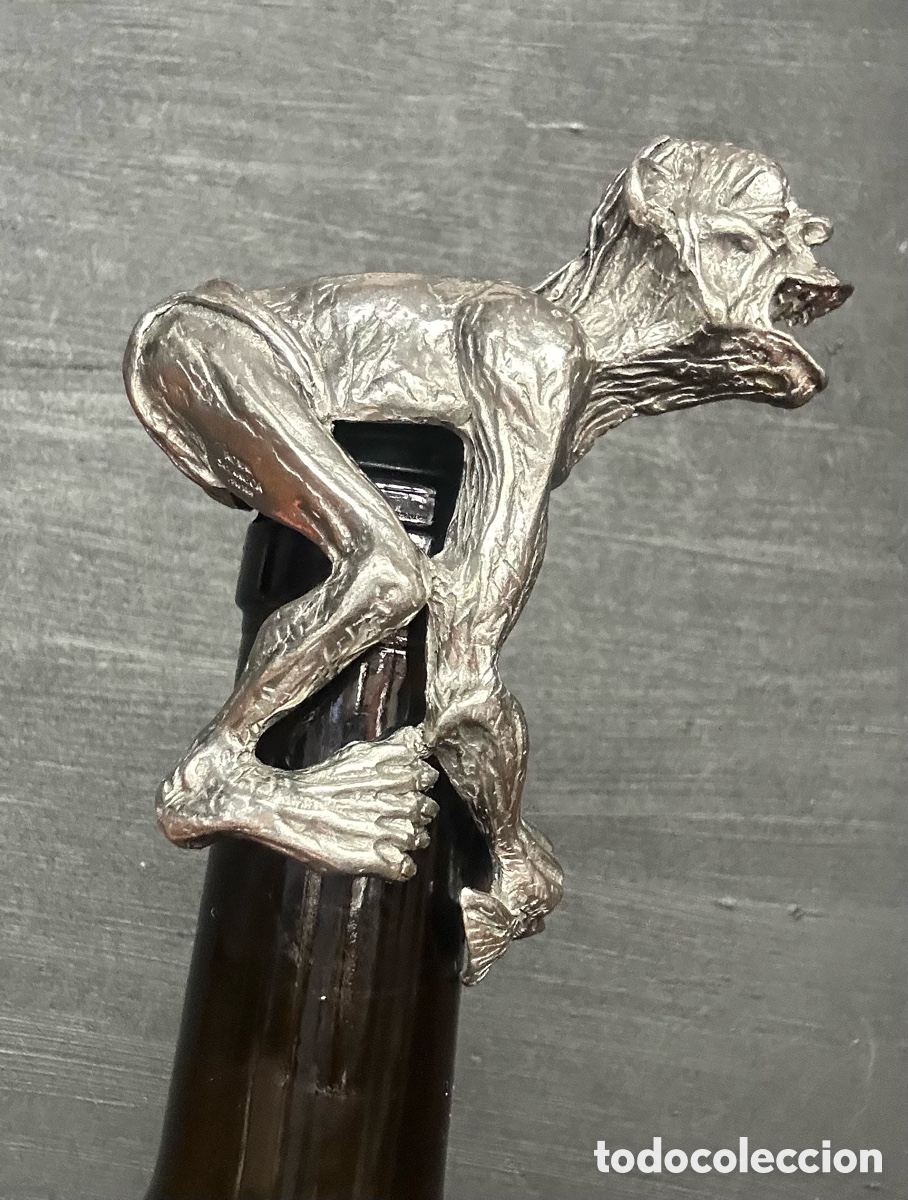 Botellas antiguas: Tap&oacute;n de botella de peltre dise&ntilde;ado por Graeme Anthony para Royal Selangor