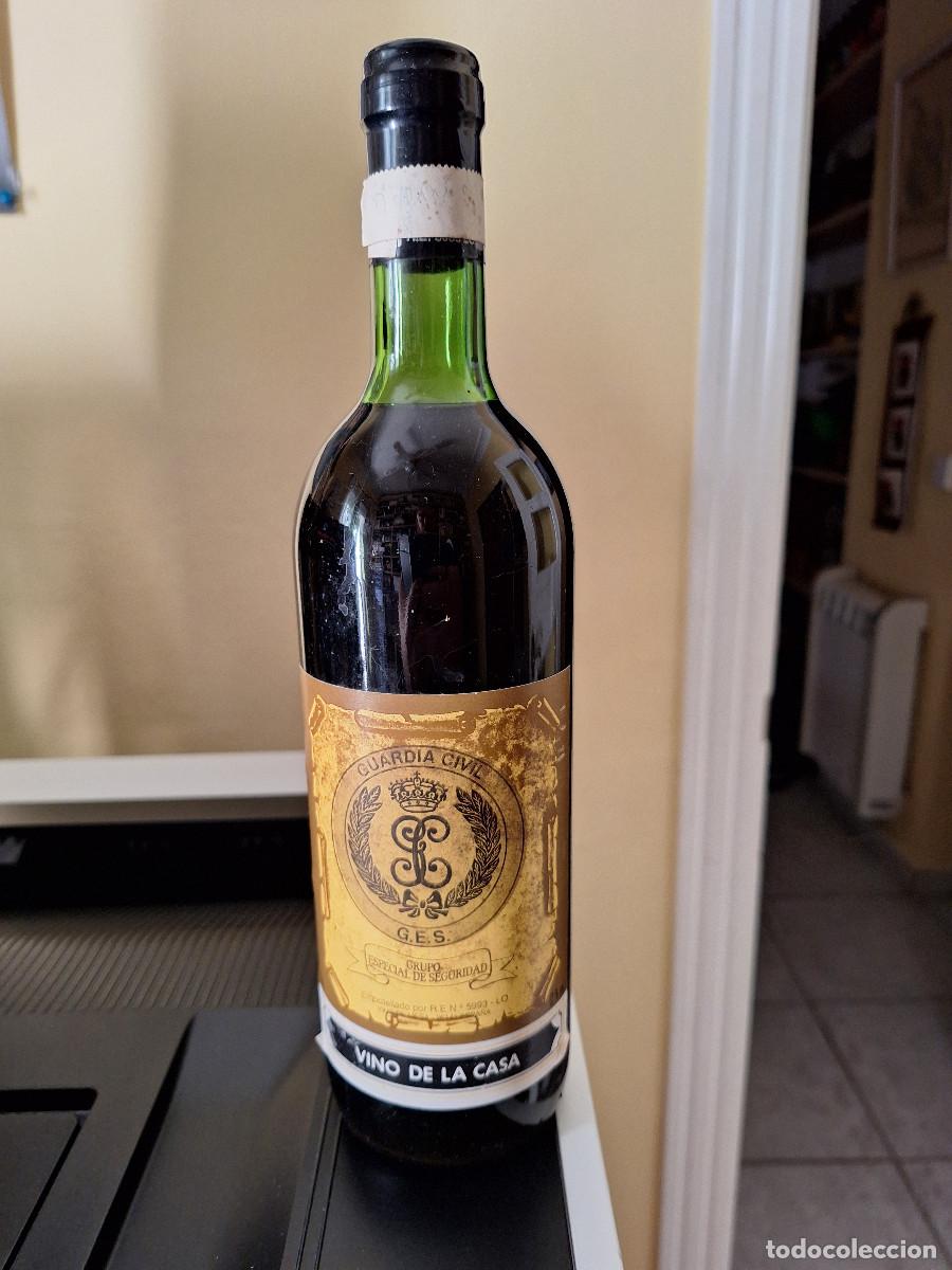 Botellas antiguas: Botella antigua Guardia Civil