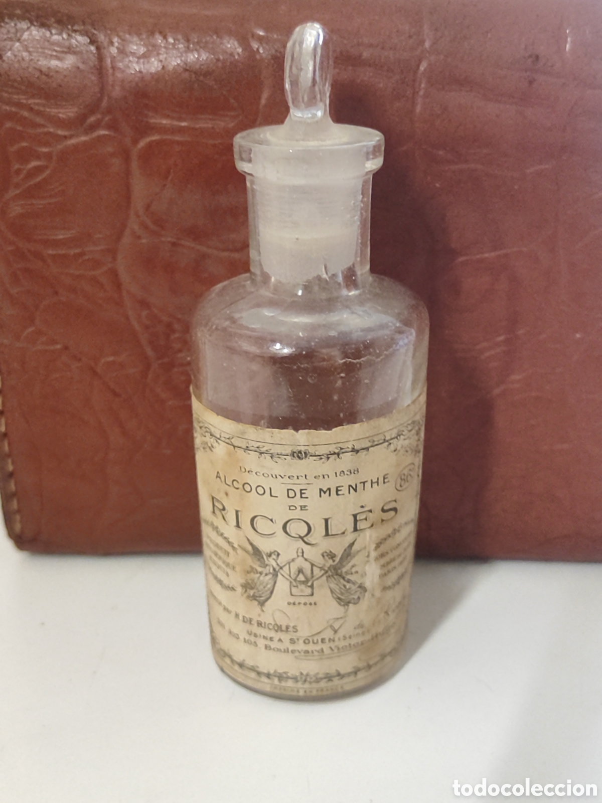 Botellas antiguas: Peque&ntilde;o y antiguo frasco franc&eacute;s de alcohol de menta RICQL&Eacute;S