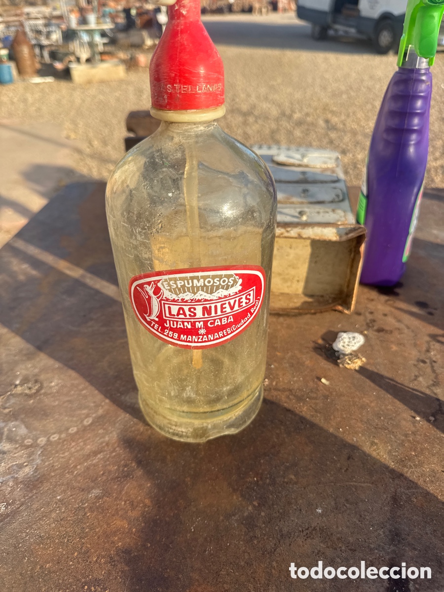 Botellas antiguas: Espumosos Las Nieves, fabricada por Juan M. Caba en Manzanares, Ciudad