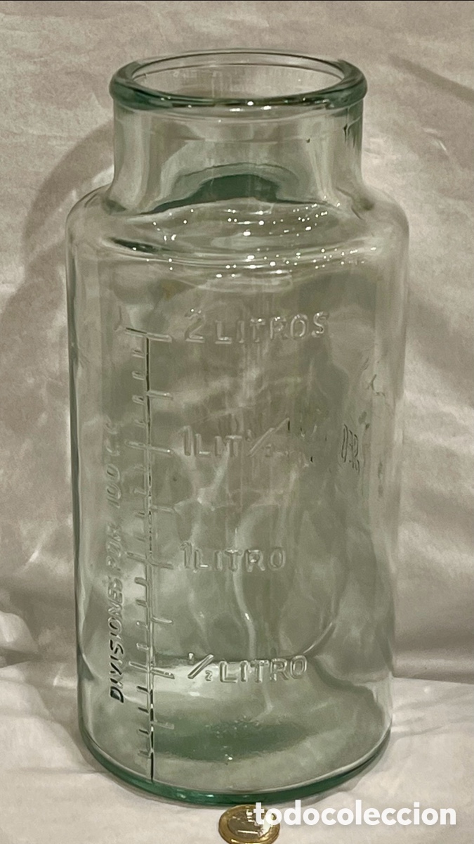 Botellas antiguas: Botella de Vidrio Graduada. SEO. Sociedad Espa&ntilde;ola de Oxigeno. 2 litros. A&ntilde;os 70.
