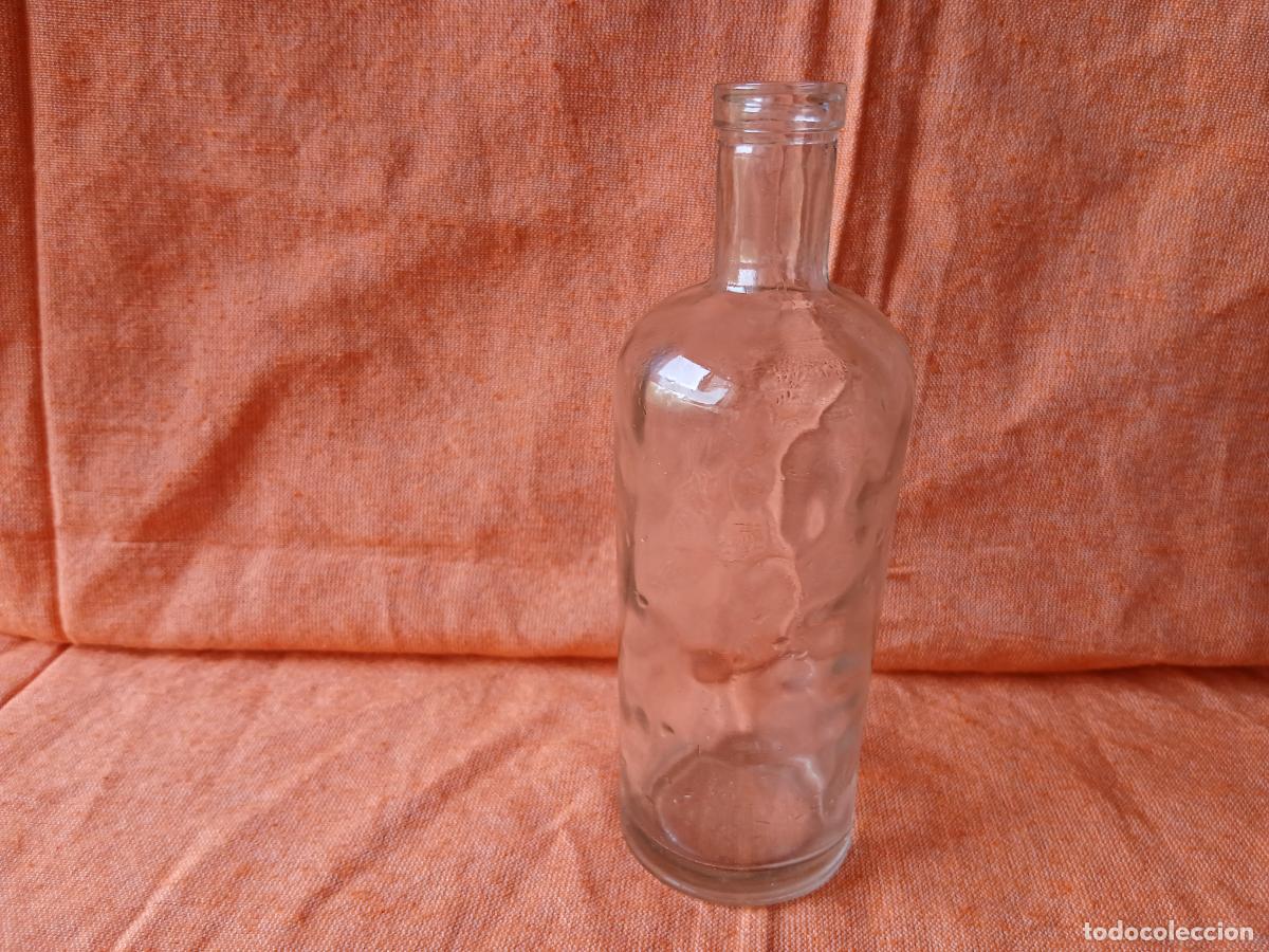 Botellas antiguas: botella de cristal o frasco de farmacia a&ntilde;os 50