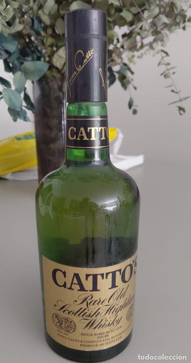 Botellas antiguas: Botella Whisky Cattos, sin abrir.