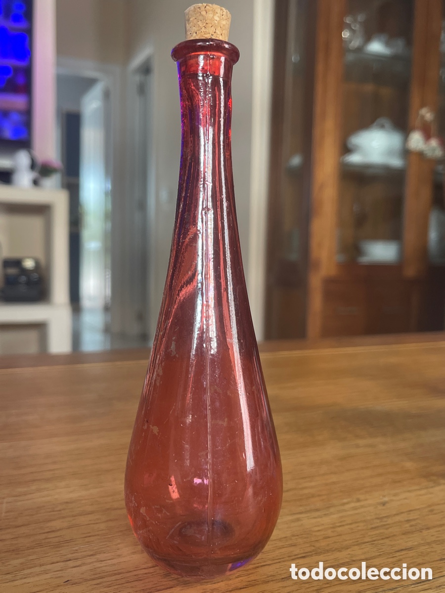 Botellas antiguas: Botella probeta roja cristal - Foto 2