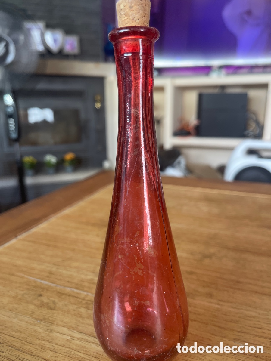 Antique bottles: Botella probeta roja cristal