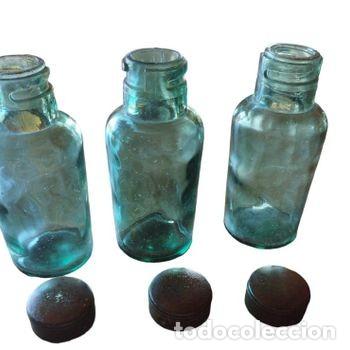 Antique bottles: 3 BOTELLAS - CRISTAL VERDE- TAP&Oacute;N DE HOJALATA