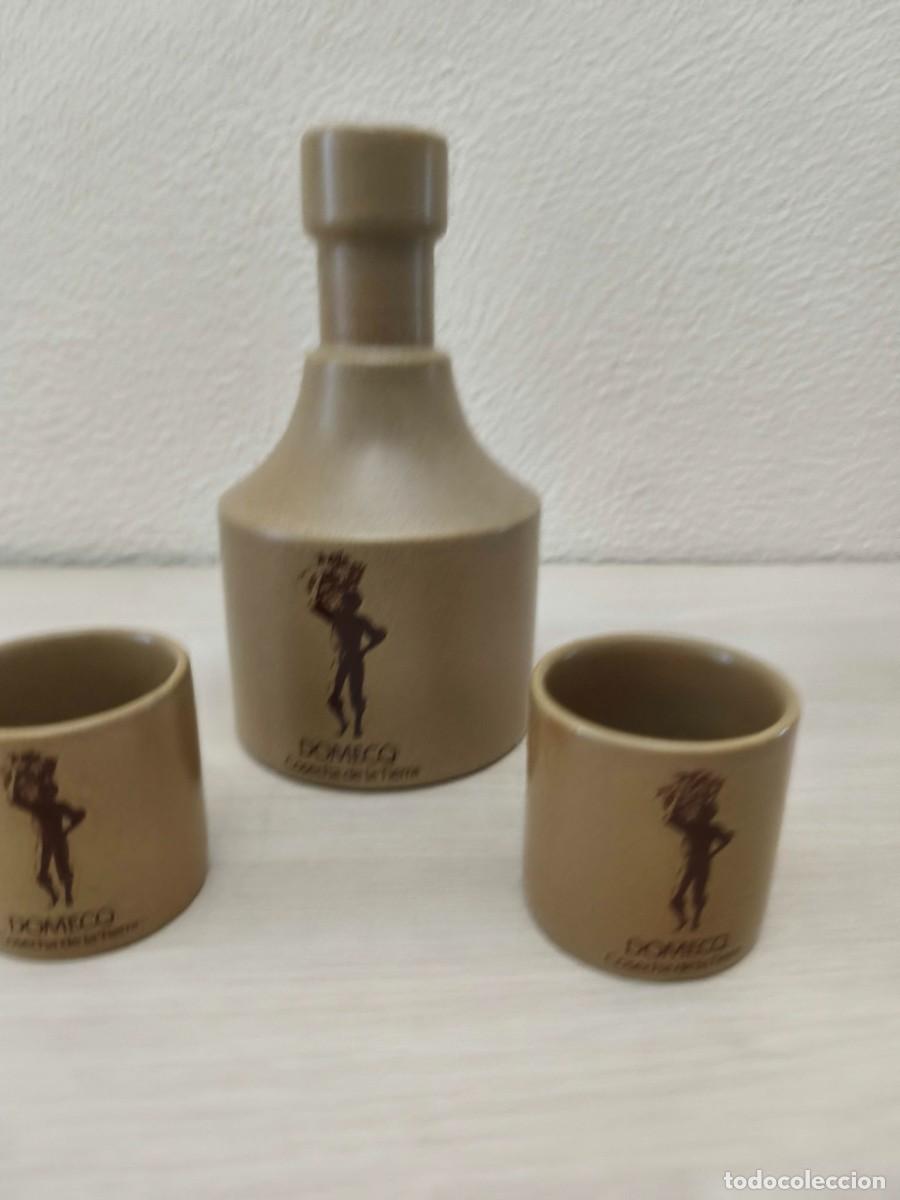Botellas antiguas: BOTELLA Y 2 VASOS CERAMICA publicitarios PEDRO DOMECQ