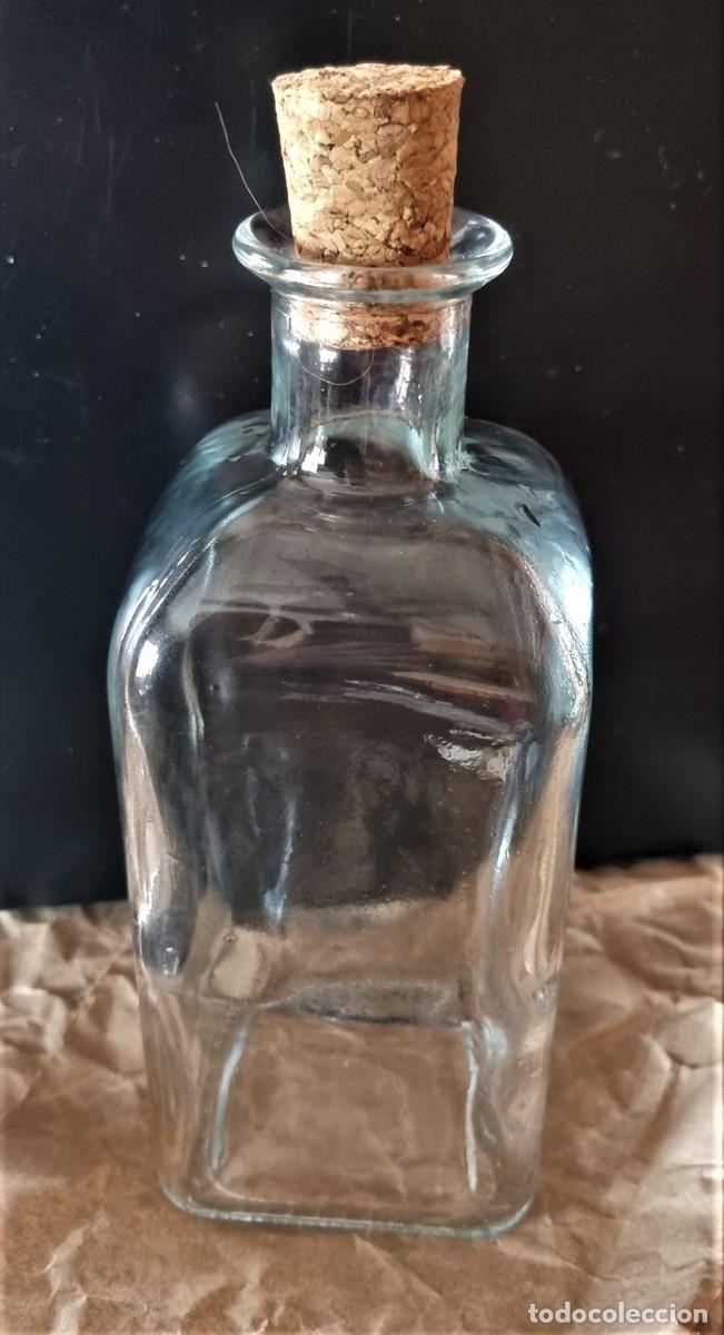 Botellas antiguas: BOTELLA DE CRISTAL CON TAPON DE CORCHO