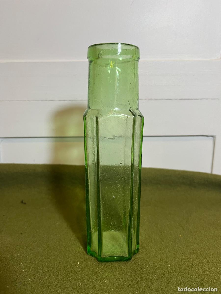 Botellas antiguas: Antigua Botella Victoriana para Encurtidos o Alcaparras &ndash; Vidrio Verde Esmeralda Octogonal &ndash; c. 1890