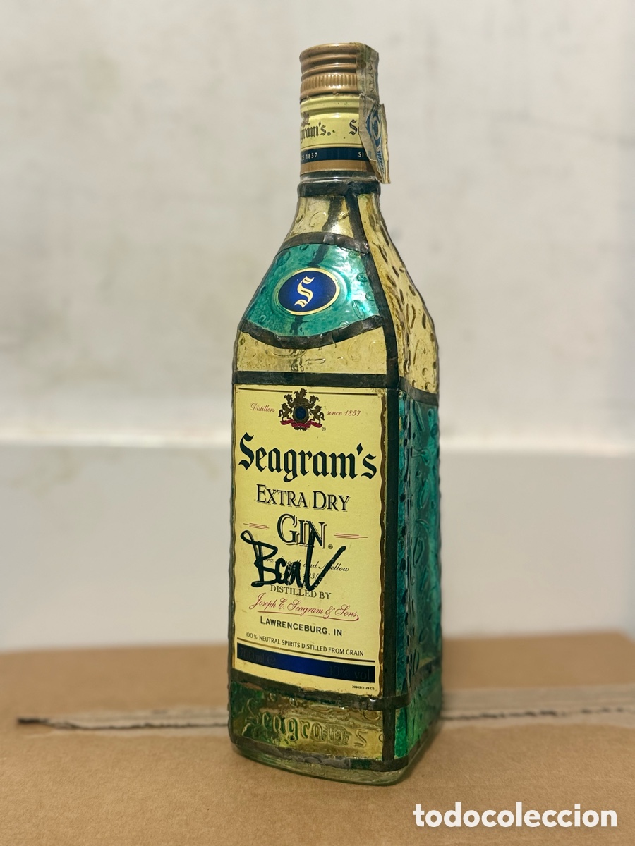 Botellas antiguas: Botella gin SEAGRAM&rsquo;S VACIA customizada y firmada a mano por el artista y dise&ntilde;ador Baruc Coraz&oacute;n ✖️