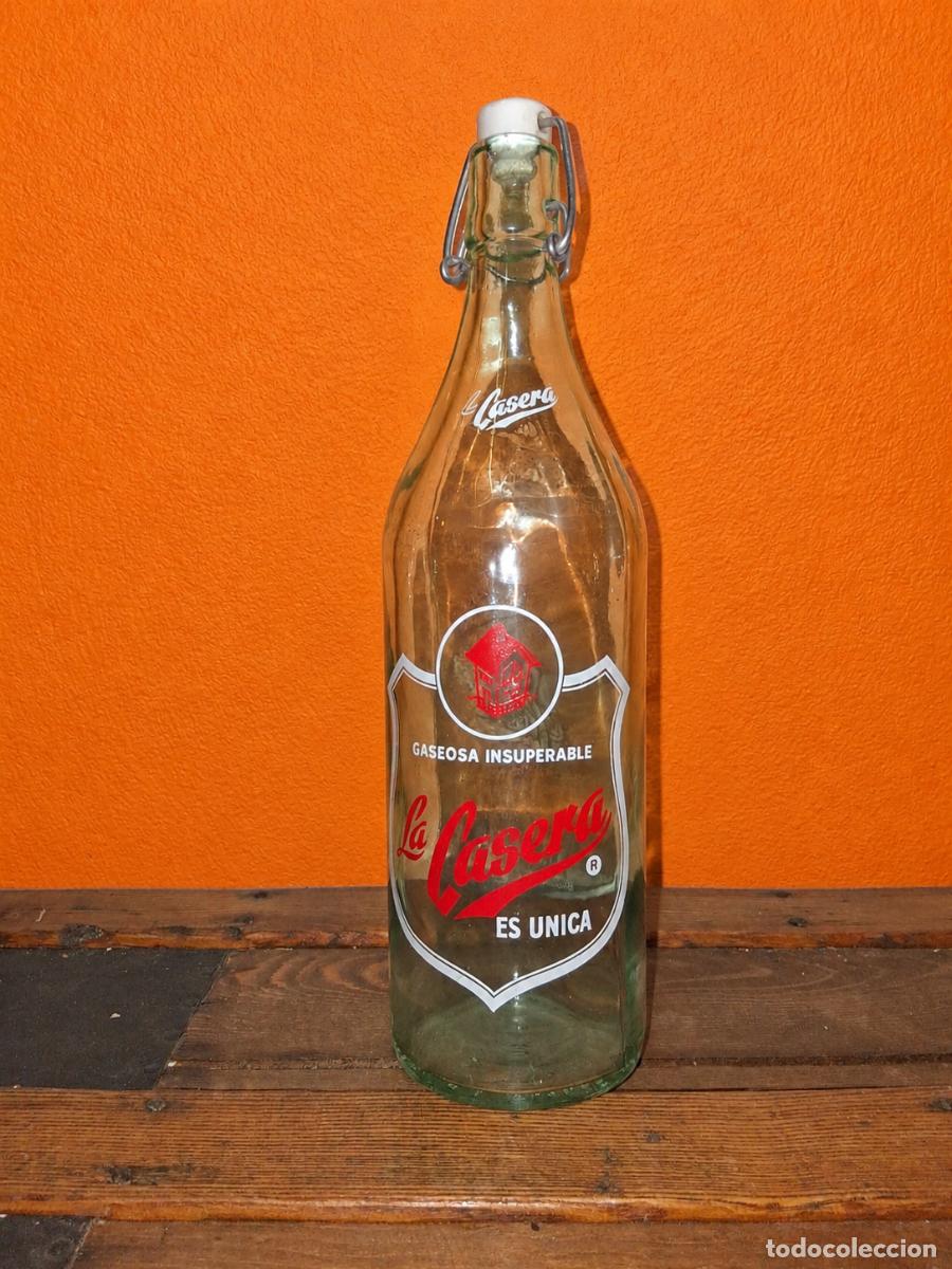 Botellas antiguas: Botella de gaseosa La casera con tap&oacute;n de porcelana N&deg; 5401