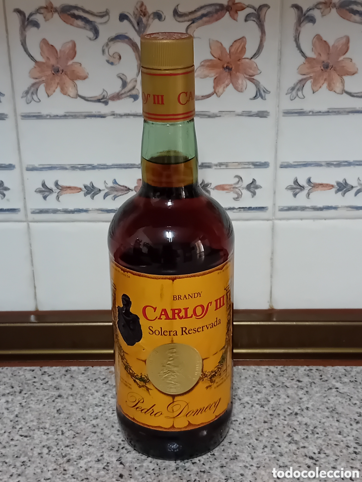 Botellas antiguas: ANTIGUA BOTELLA BRANDY CARLOS III SOLERA RESERVADA A&Ntilde;OS 80 MUY NUEVA. BOTELLA DE 3/4