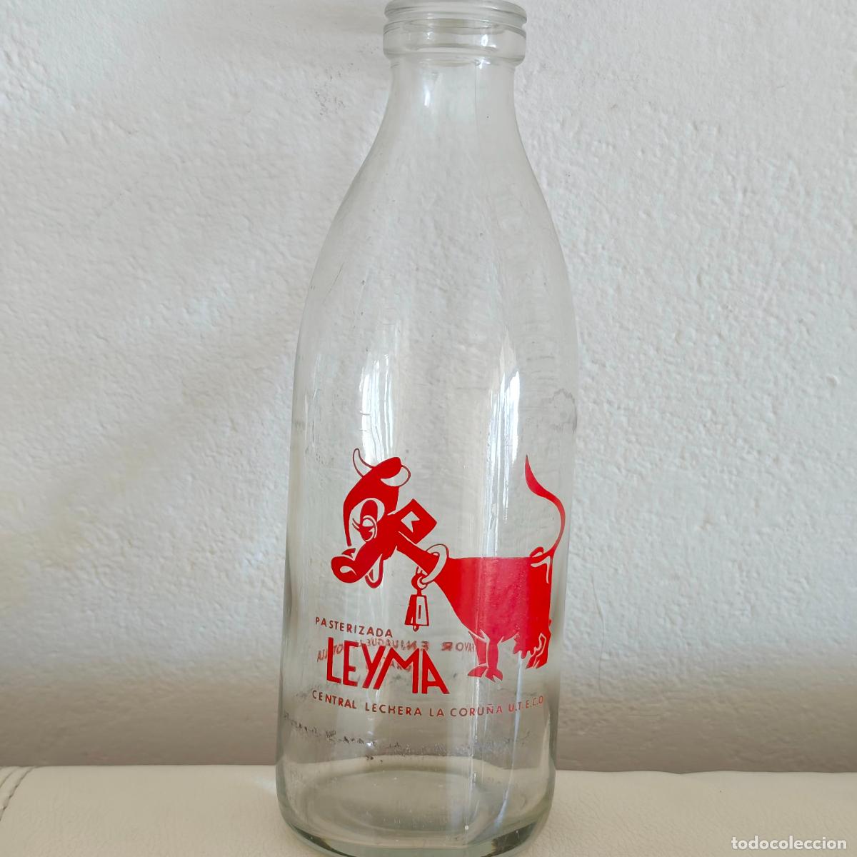 Botellas antiguas: BOTELLA DE LECHE PASTERIZADA LEYMA. CENTRAL LECHERA LA CORU&Ntilde;A UTECO 26.5 CM