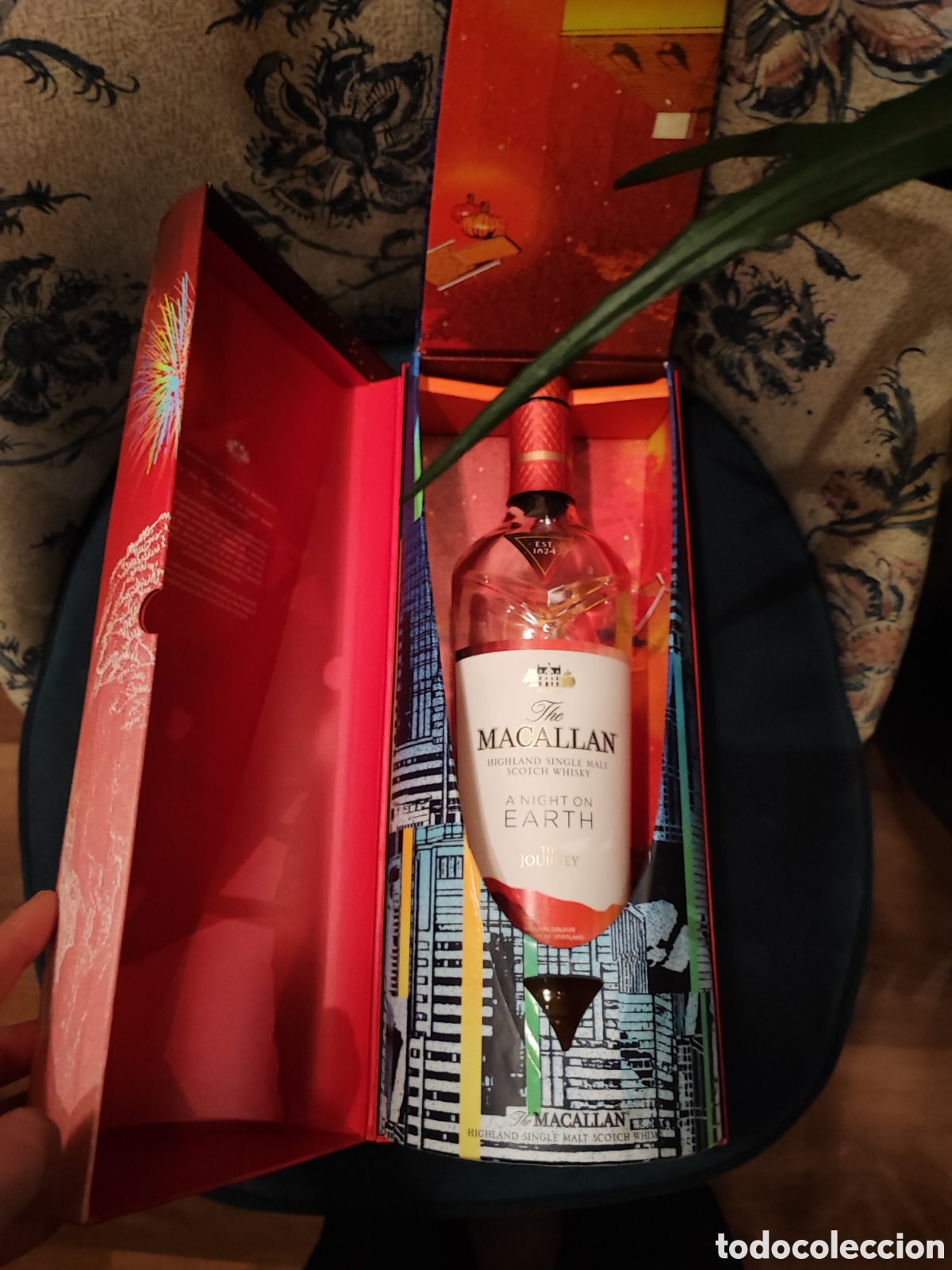 Botellas antiguas: Botella vac&iacute;a en su caja original de whisky THE MACALLAN a NIGTH on EARTH