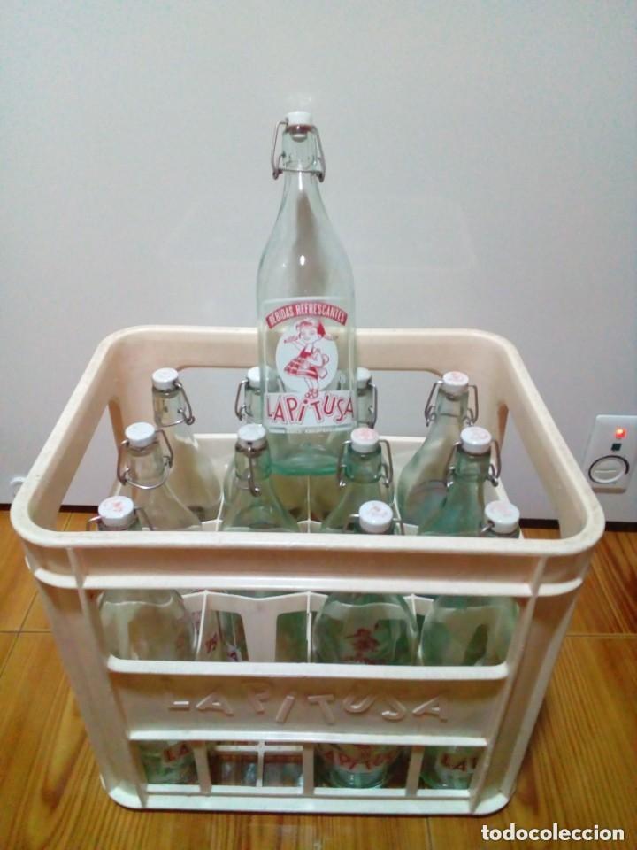 Botellas antiguas: CAJA CON 12 BOTELLAS DE 1 L GASEOSA LA PITUSA