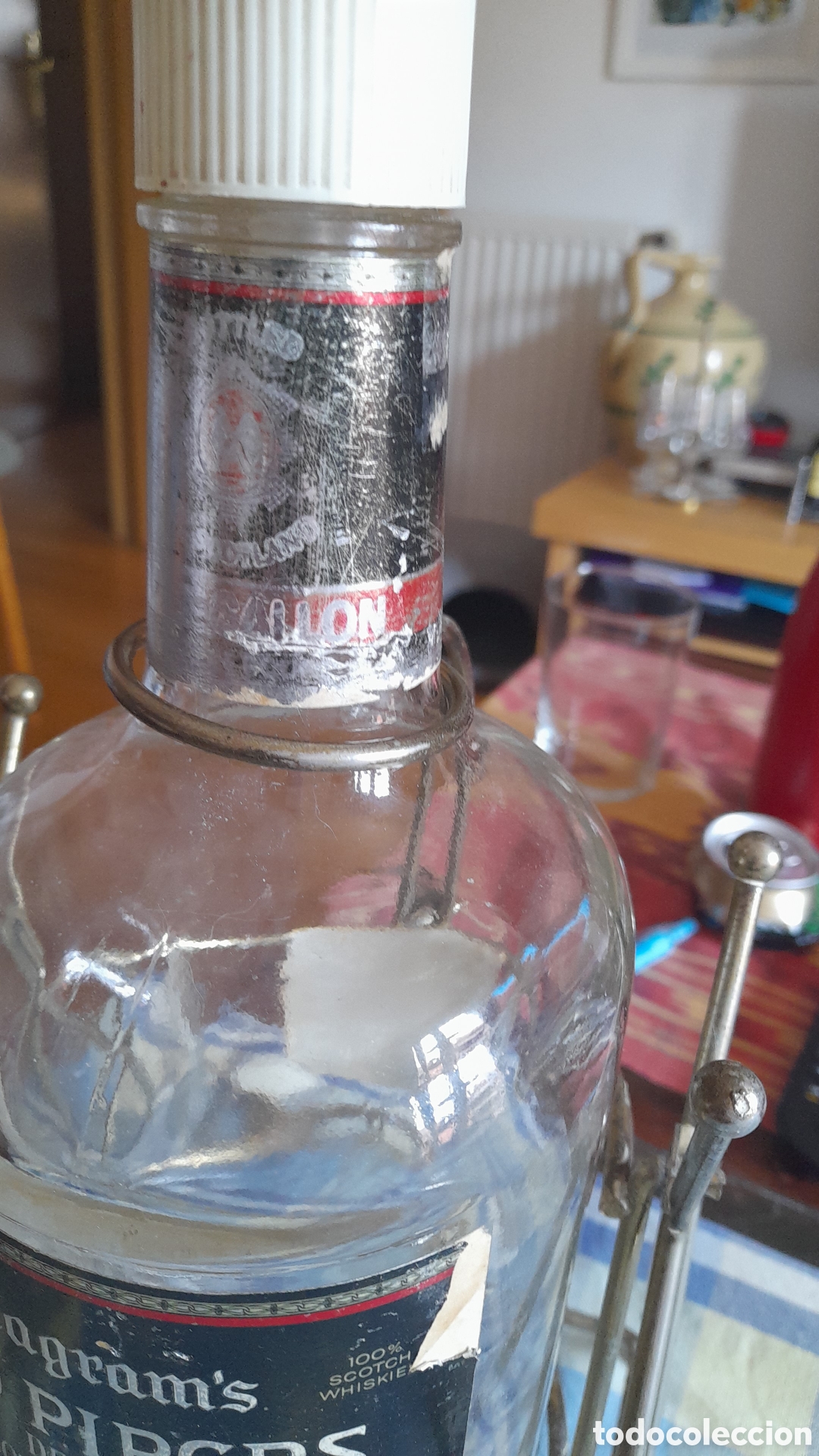 Botellas antiguas: Botell&oacute;n whisky con soporte - Foto 5
