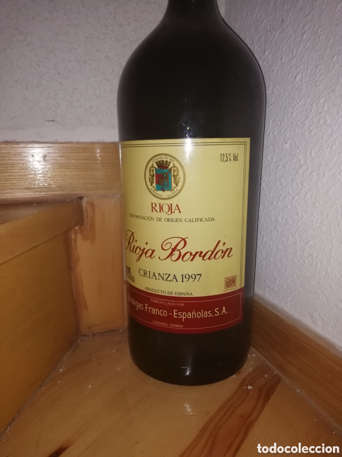 Botellas antiguas: Botell&oacute;n xxl gigante con contenido