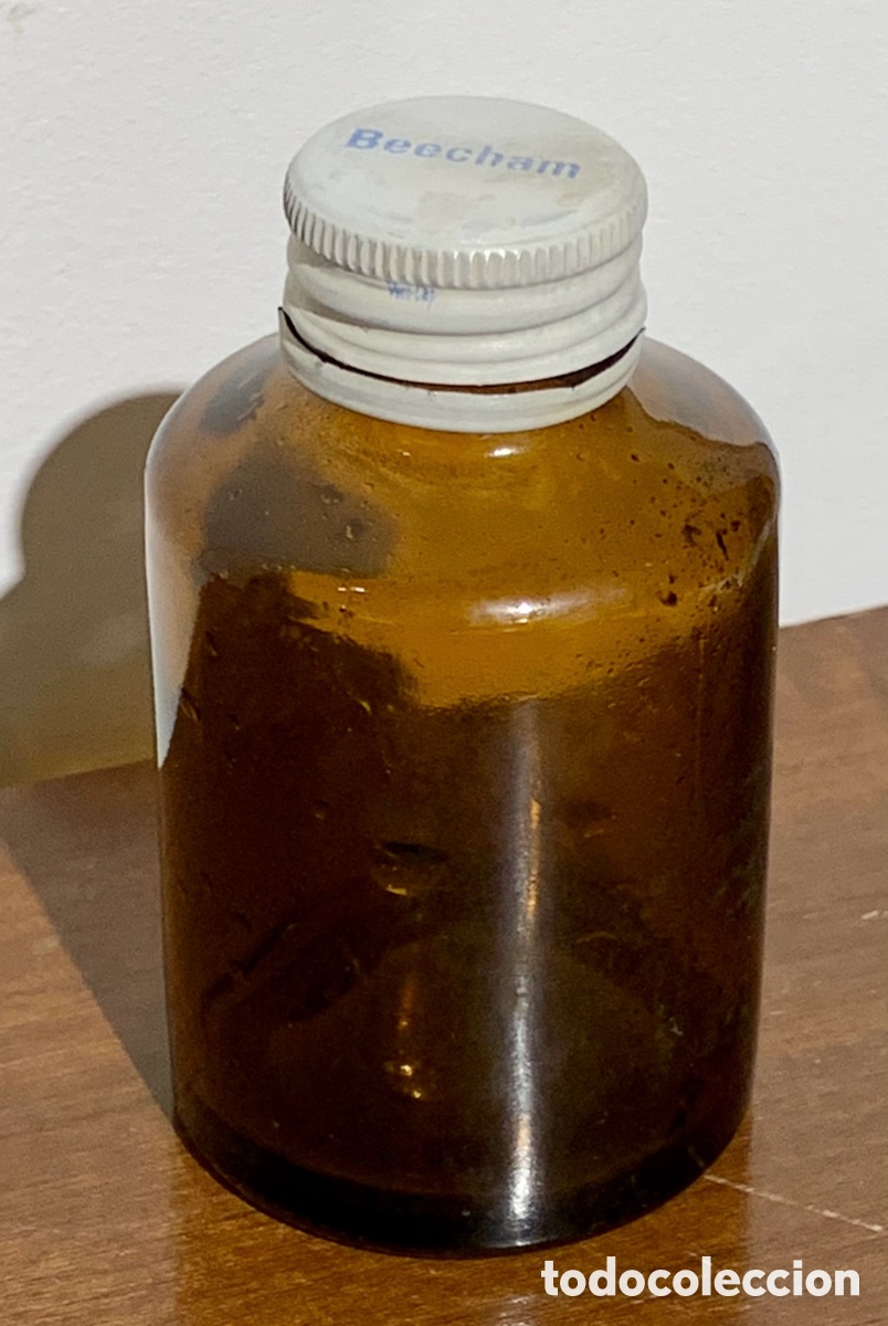Botellas antiguas: Botella de Medicaci&oacute;n. BEECHAM. Cristal oscuro. A&ntilde;os 70.