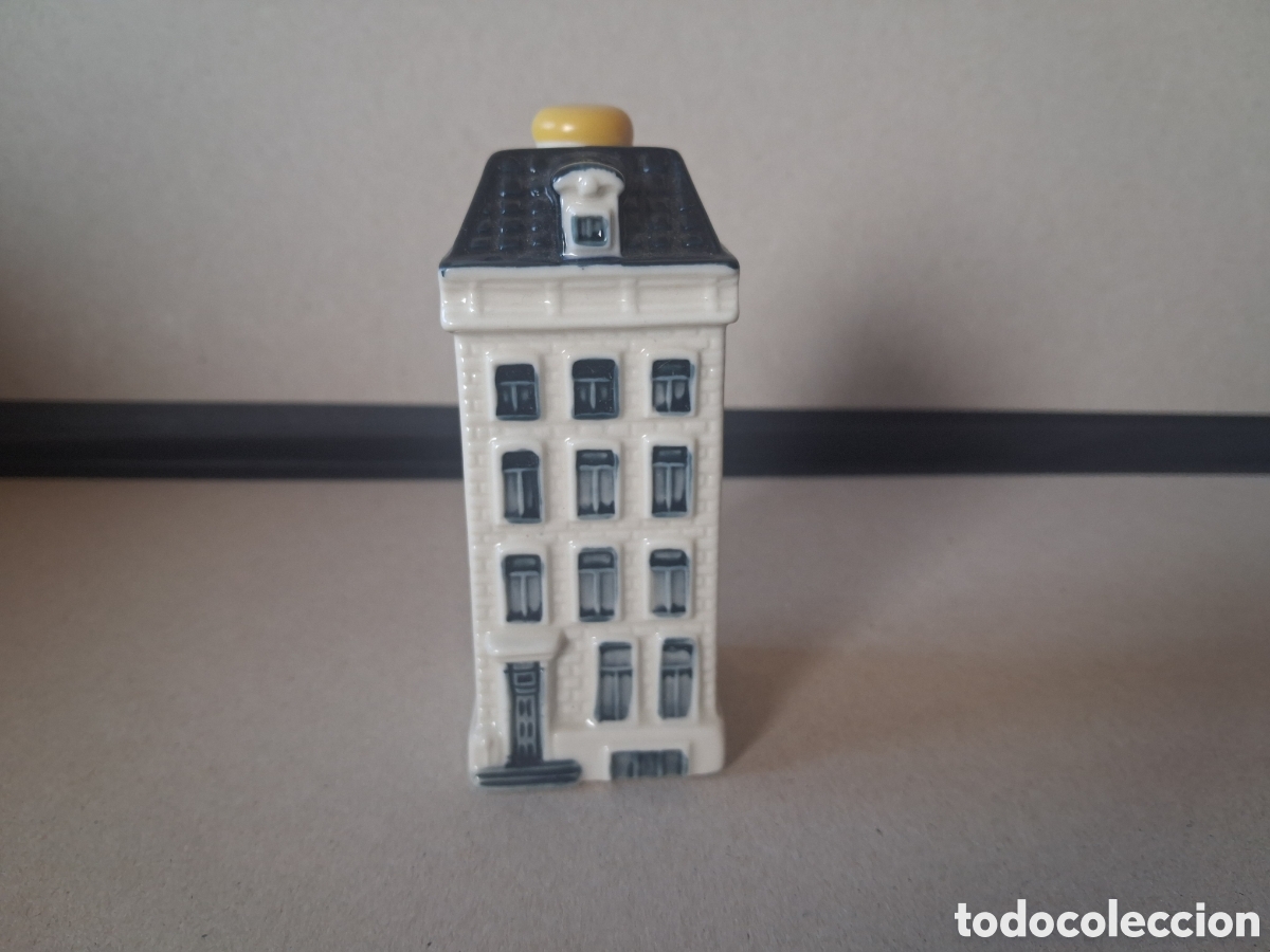 Botellas antiguas: Casita botella en cer&aacute;mica de Delft